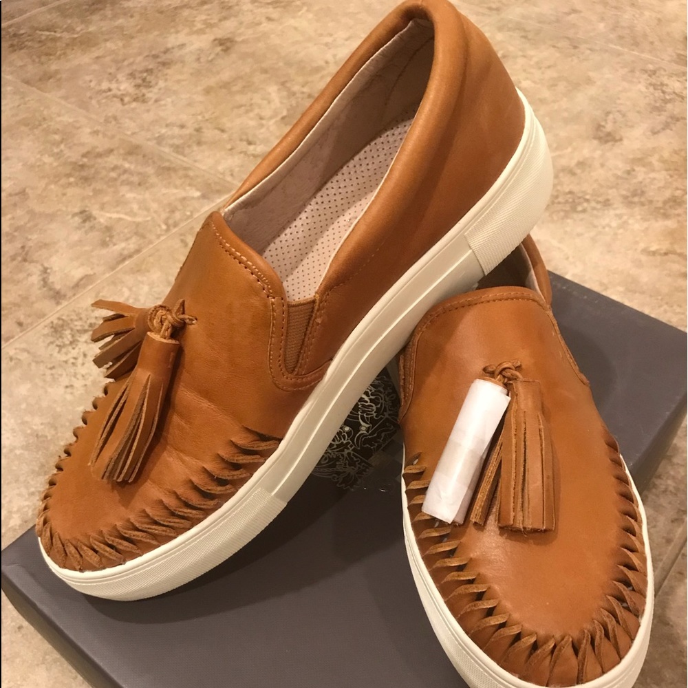 Vince Camuto slip-on sneakers !